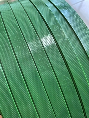 Macchina per la fabbricazione di strisce di PET in rilievo per l'industria delle fibre chimiche