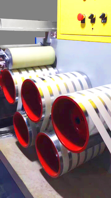 Macchina per la produzione di cinghie in PET a vite singola a 3 cinghie Capacità 280~320kg all'ora Linea di estrusione di cinghie in PET di alta qualità