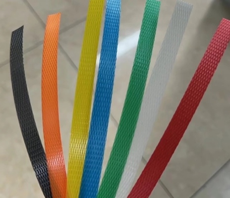 Equipaggiamento di produzione di nastri di imballaggio PP ad alta efficienza con controllo automatico, macchina di avvolgimento automatico del nastro di imballaggio