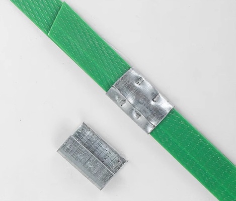 Strappo di imballaggio in PET realizzato con nuova materia prima o materiale in fiocco per bottiglie in PET di larghezza compresa tra 9 e 32 mm