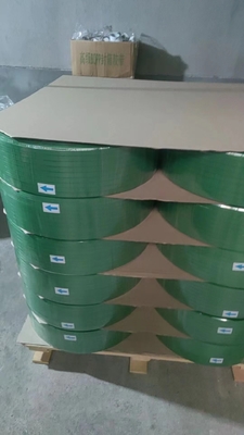 Cintura di acciaio in plastica PET, forza di trazione 150-1000KG, cintura di imballaggio in PET, resistente, forza di trazione forte, peso: 20KG/ rotolo