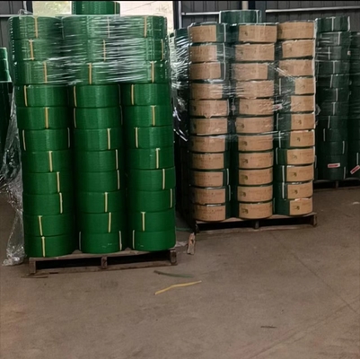 Cintura di acciaio in PET, cintura di imballaggio in PET ad alta temperatura, resistenza ai raggi UV, spessore:0.6-1.2 mm, 20 kg/rollo
