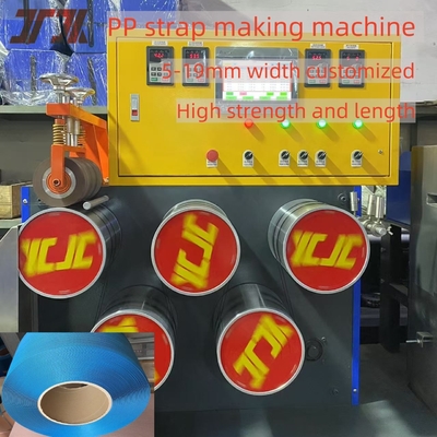 5mm Alta capacità di PP Strapping doppia uscita macchina di estrusione con avvolgitore automatico risparmio di manodopera 100-150kg / h Costo