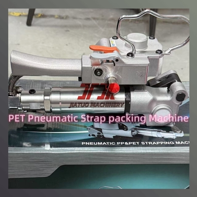 Reggiatrice pneumatica portatile per reggette in PP e PET, utilizzabile su scatole, pallet e carichi pesanti
