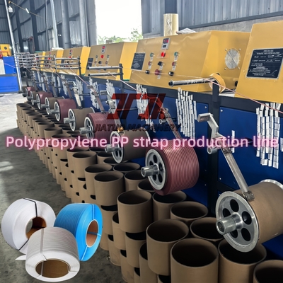 Linea di produzione reggetta in PP con capacità di 380KG/H con controllo PLC e cambio non-stop