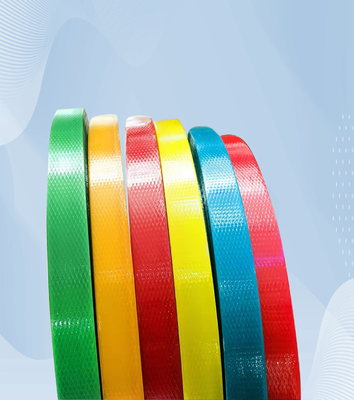 ANIMALE DOMESTICO resistente spaccato della cinghia dell'imballaggio della plastica del carico di 32mm che attacca rotolo