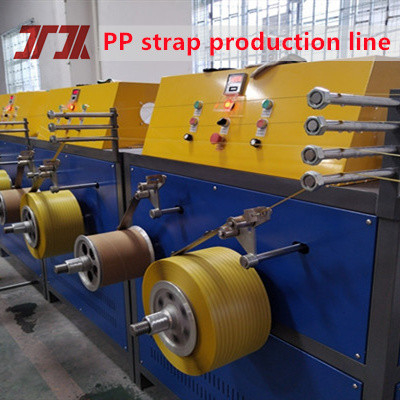 Linea di estrusione di fasce a quattro cinghie di plastica PP completamente automatica da 250-290 kg/h con avvolgitore automatico