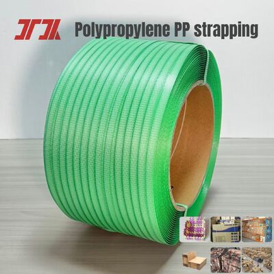 Fascia di reggiatura in PP con cinghia di imballaggio in PP goffrato durevole da 5-19 mm per l'uso in macchine automatiche nell'imballaggio industriale
